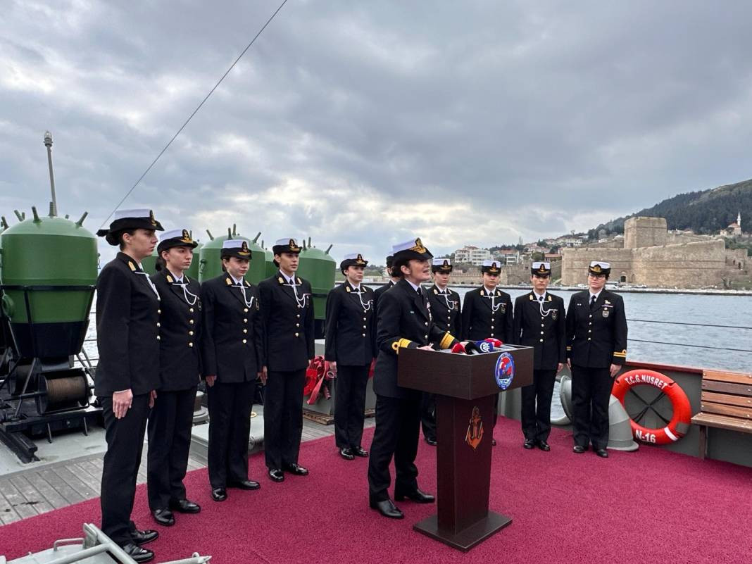 İlk kadın amirali Gökçen Fırat Deniz Harp Okulu öğrencileriyle TCG Nusret'te buluştu - Resim: 16